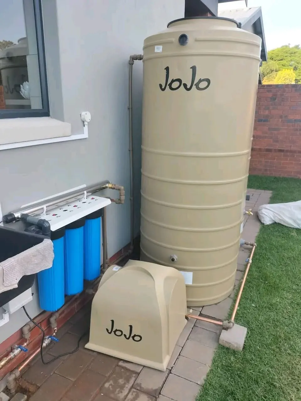 A JoJo tank with water filters
